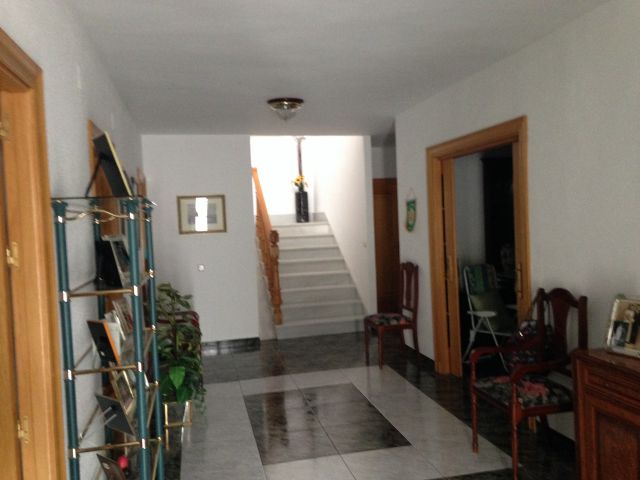 Entrance hall ans stairs